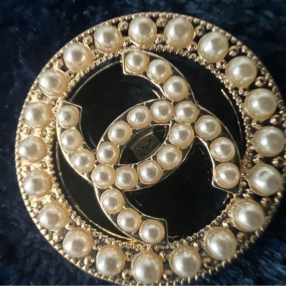 CC-(set of 6) 23mm=0.91”Pearl embellished golden alloy shanked buttons/stamped🤩 - Picture 7 of 15